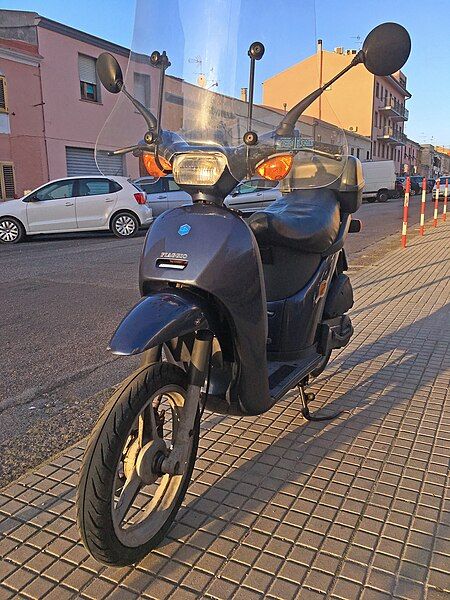 File:Piaggio Free front.jpg