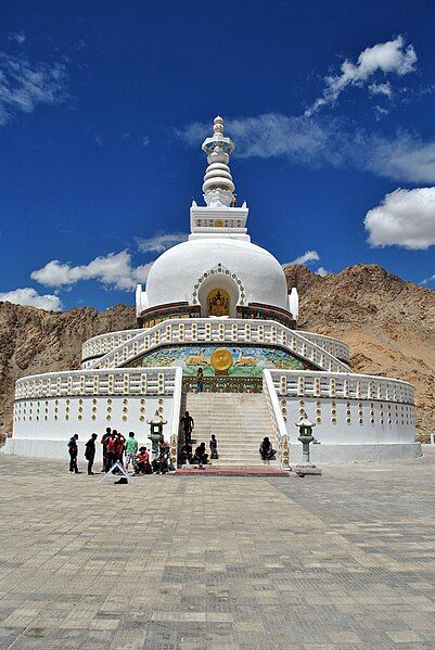 File:Shanti stupa1123-1.JPG