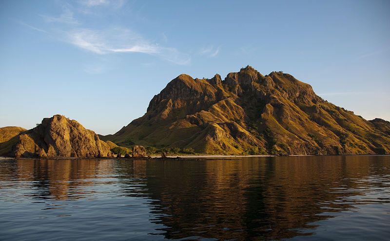 File:Sunrise on Komodo.jpg