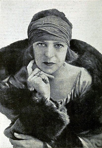 File:Suzanne lenglen 1920.jpg