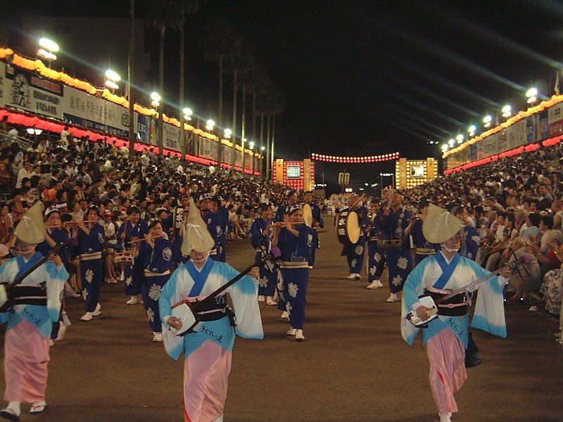 File:Awa-Odori-kikusui-narimono.JPG