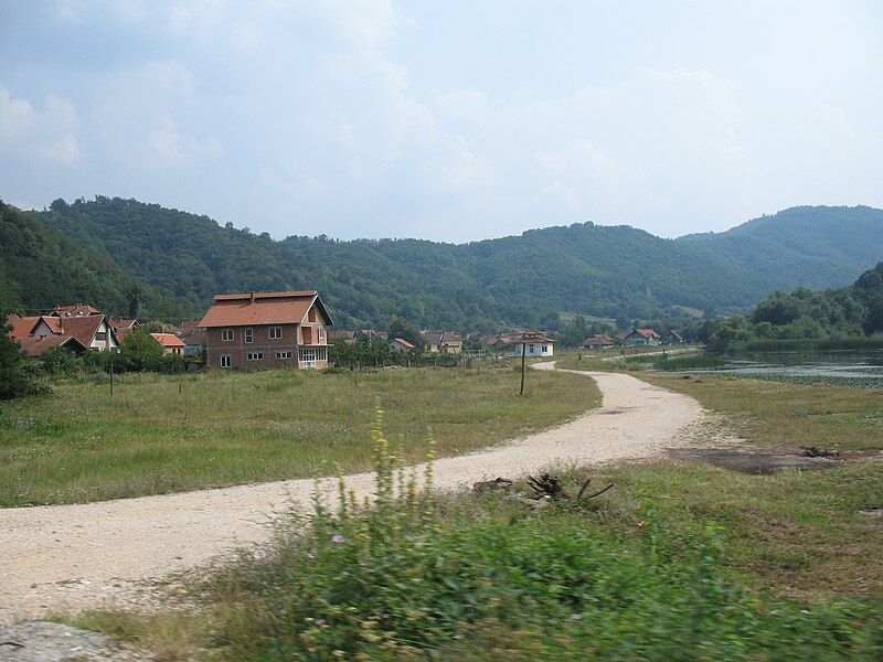 File:Brnjica(Golubac)1.jpg