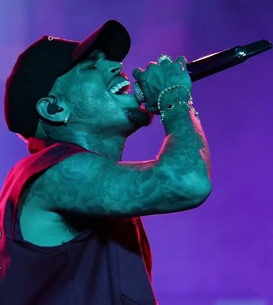 File:Chris Brown singing.jpg