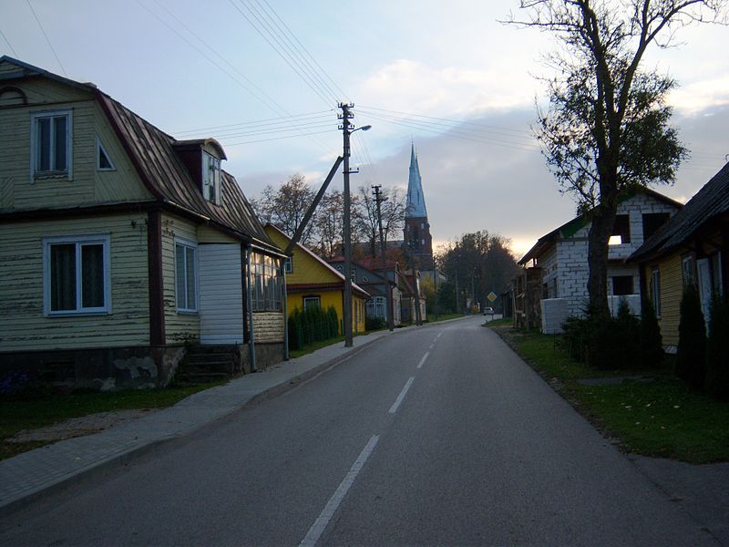 File:Debeikiai, gatvė.JPG