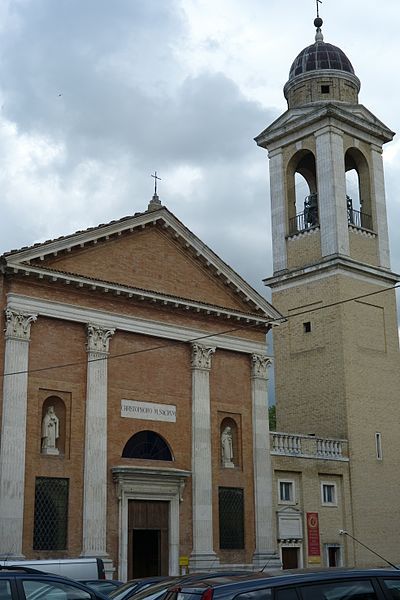 File:Duomo Urbania Esterno.jpg