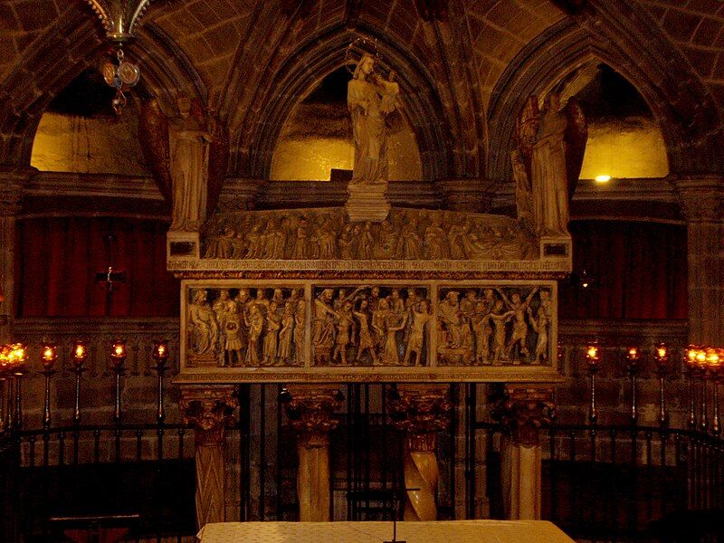 File:Eulalia Barcelona tomb.jpg