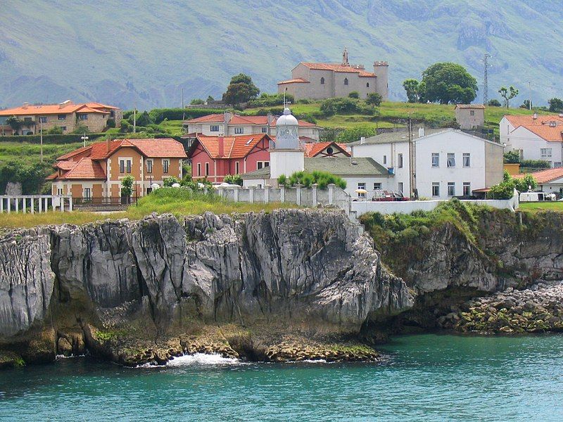 File:Faro llanes asturias.jpg