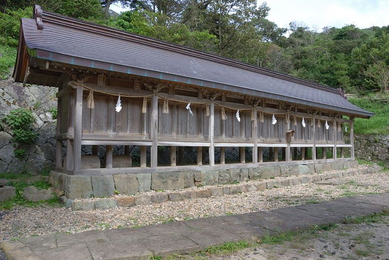 File:Hinomisaki-jinja sessha.jpg