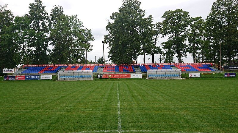 File:Jõhvi linnastaadion tribuna.jpg