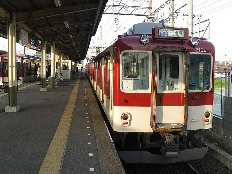 File:Kintetsu Hiratachō Local.jpg