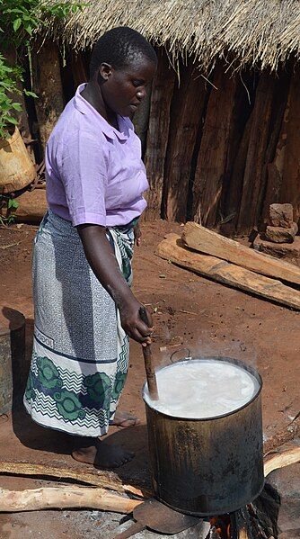 File:Making thobwa, Malawi.JPG