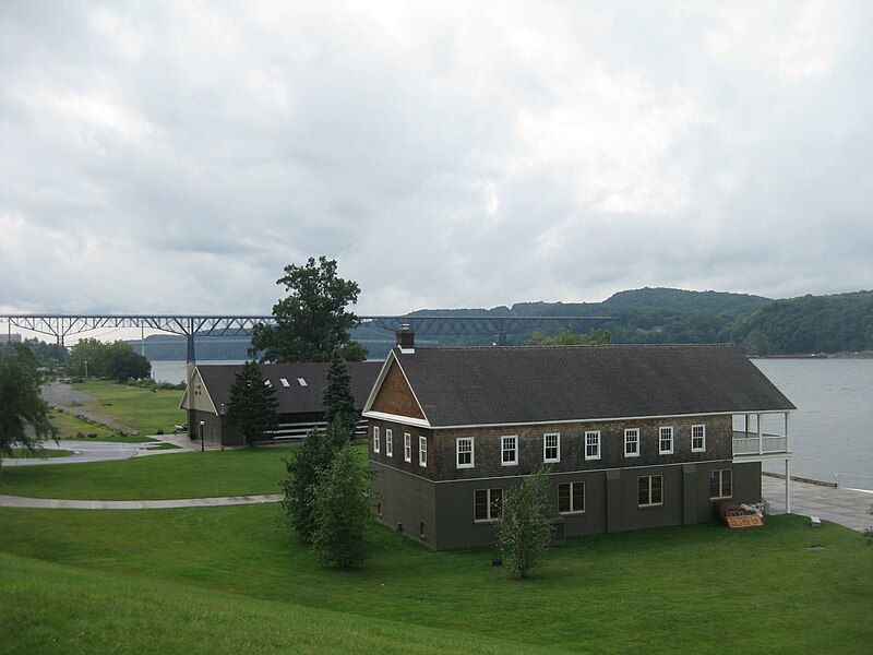 File:Marist Campus 005.jpg