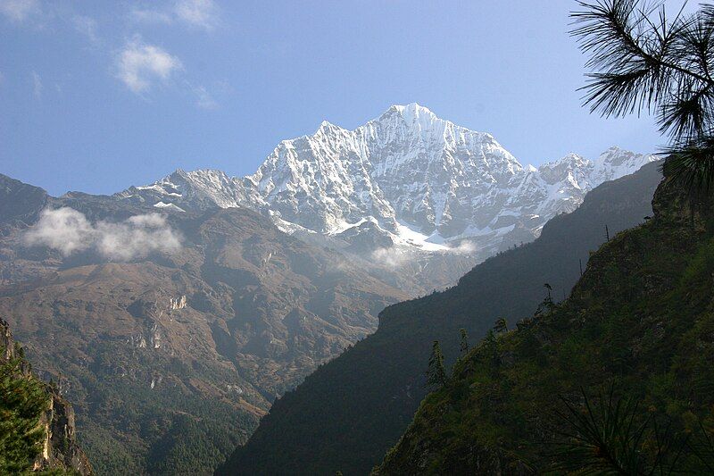 File:Phakding-Namche-16-Landschaft-2007-gje.jpg