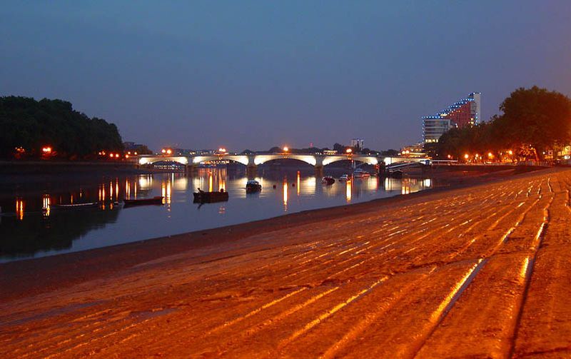 File:PutneyBridgeAtNight.jpg