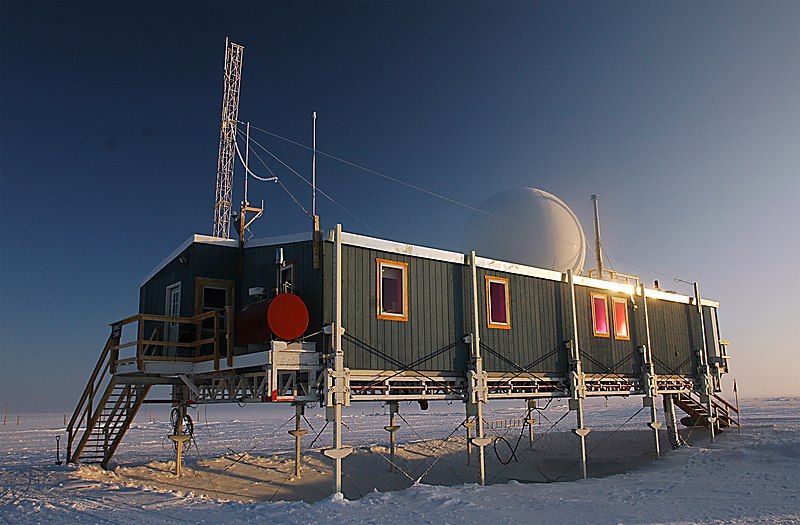 File:Pwest summit-setting-sun h.jpg