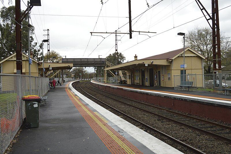 File:Westgraph Railway Station.jpg