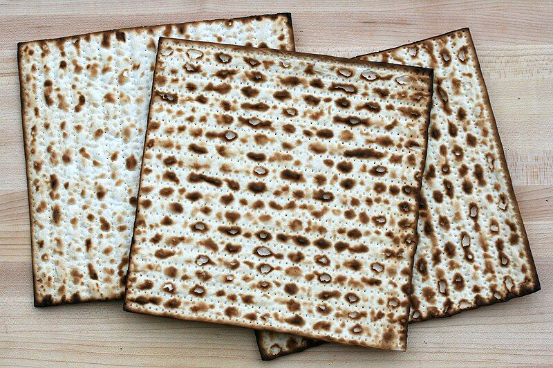 File:3matzot.jpg