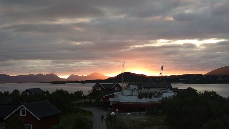 File:Børøya 2012-08-06-2304.jpg