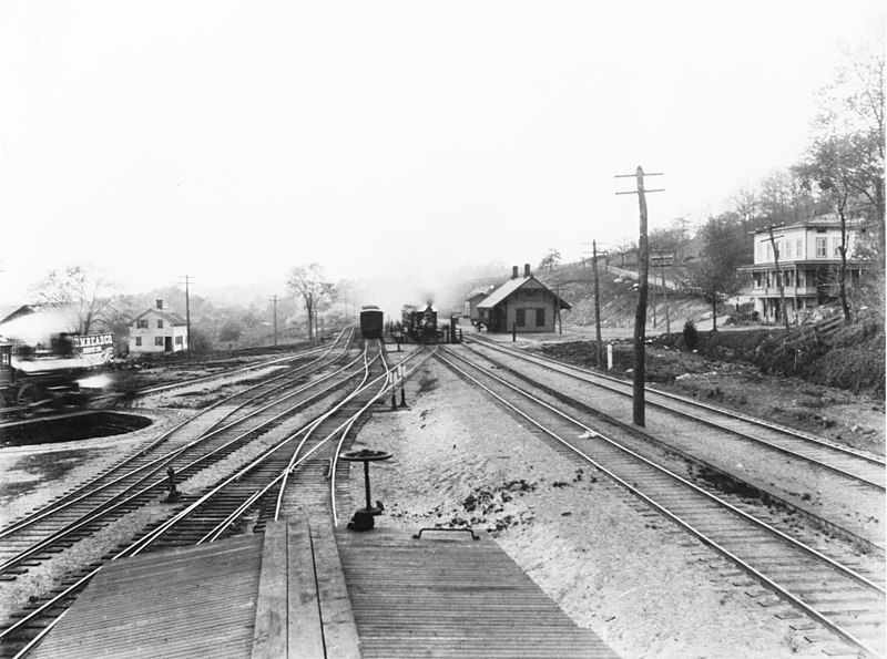 File:Brookfield Junction Depot.jpg