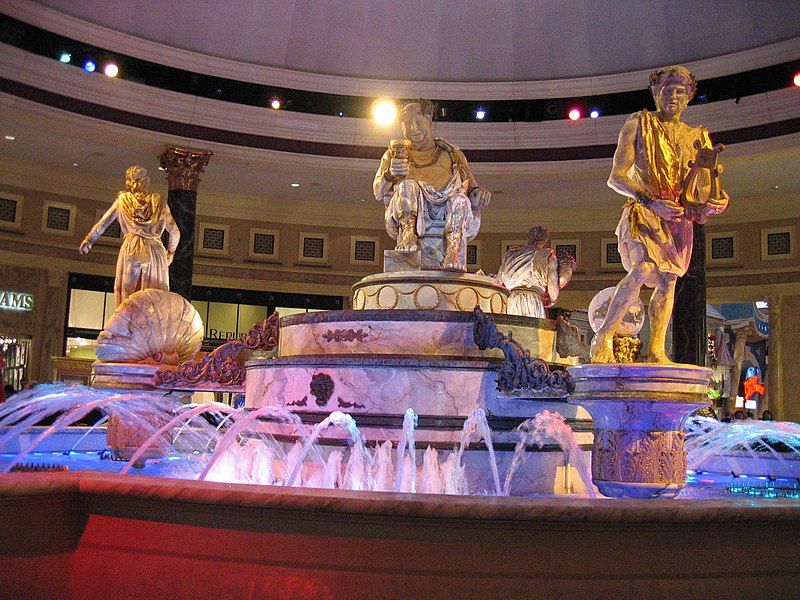 File:Caesarspalace-statues.jpg