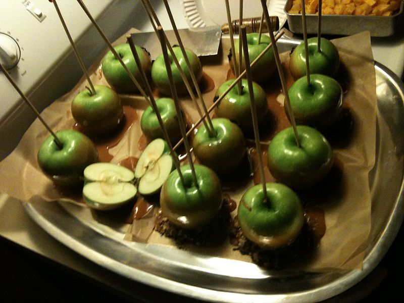 File:Caramelapples.jpg