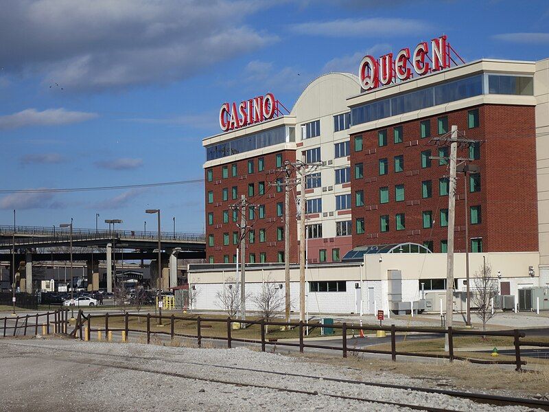 File:Casino Queen building.jpg