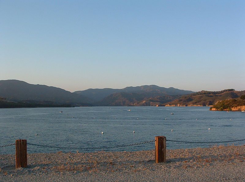 File:Castaic Lake 1.jpg