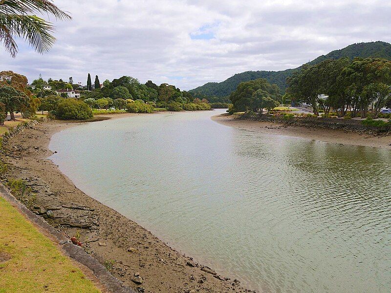 File:Hātea River.jpg