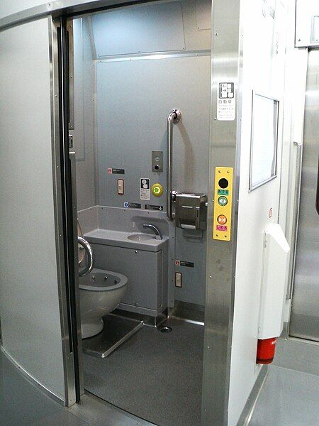 File:JRE 209-2100 toilet.jpg