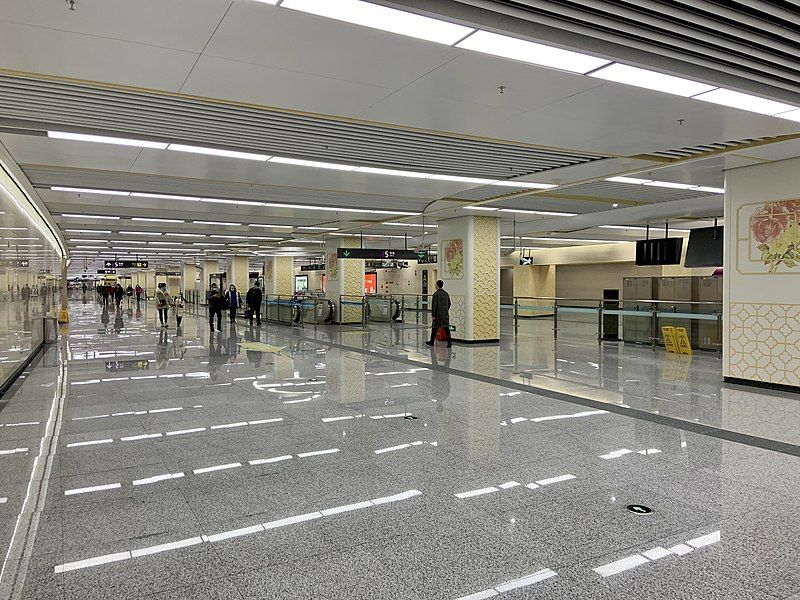 File:Jiuxing Avenue Station-Hall-L5.jpg