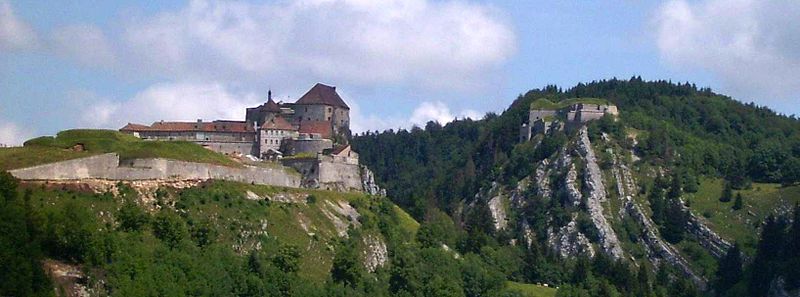 File:July142004pontarliercastle.JPG