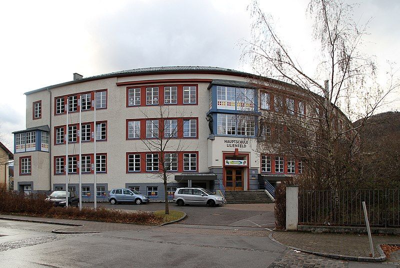 File:Lilienfeld - Hauptschule.JPG