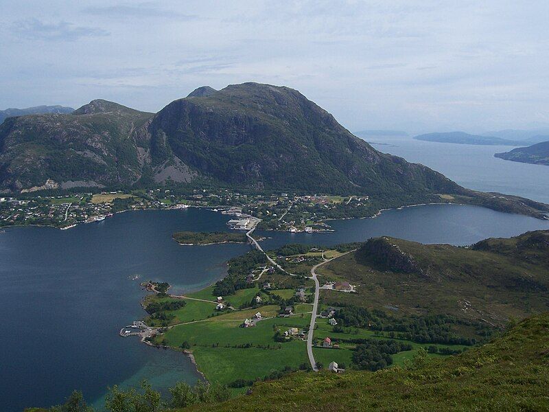 File:Midsund.JPG