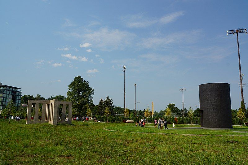 File:Minneapolis Sculpture Garden.jpg