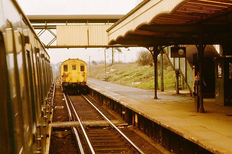 File:Mitcham Junction (1973-04).jpg