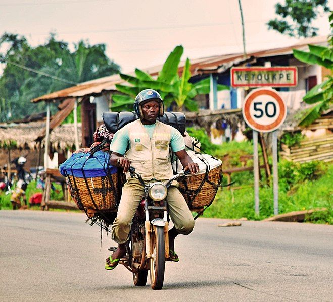 File:Mototaxi Kétoukpè.jpg