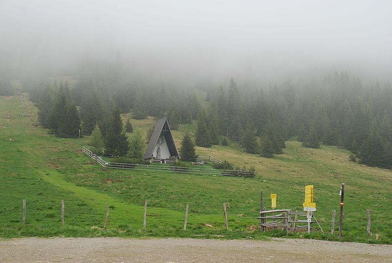 File:Pauluskapelle Hang.JPG