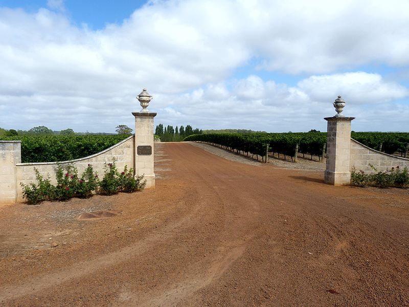 File:Picardy Winery Entrance.jpg