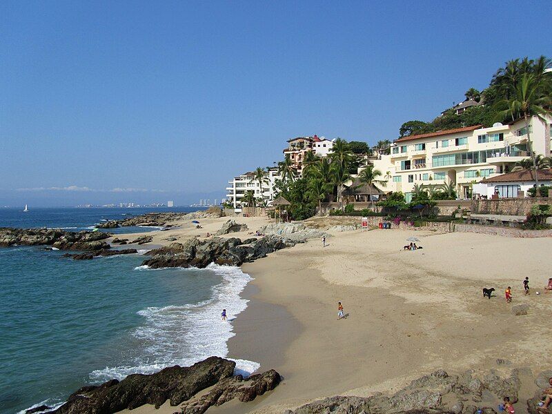 File:Playa Conchas Chinas.jpg