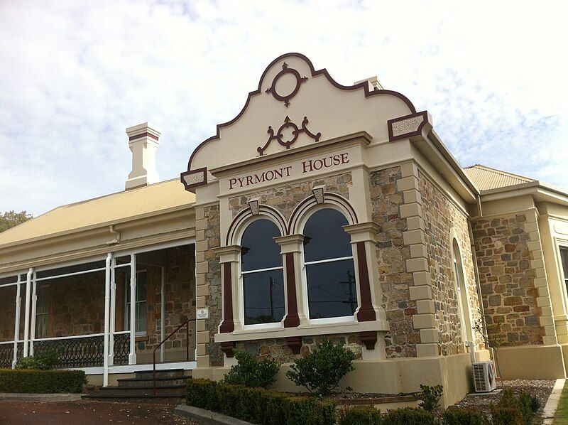 File:Pyrmont main facade.JPG