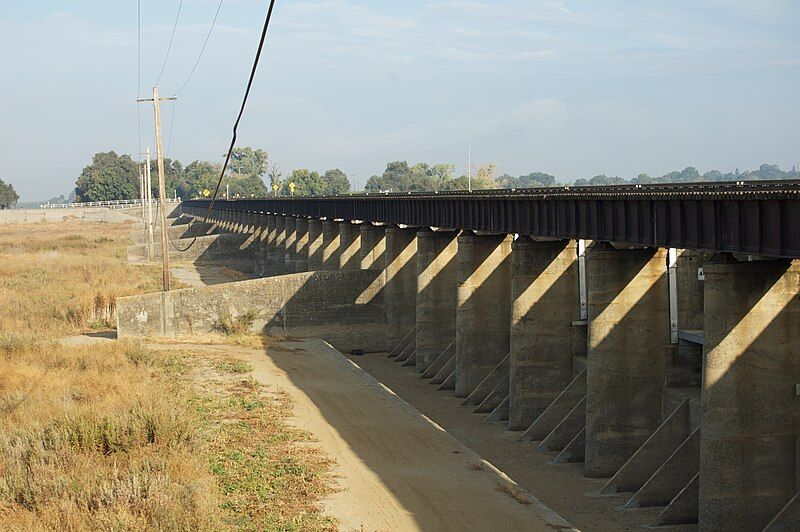 File:Sacramento Weir (5393107997).jpg