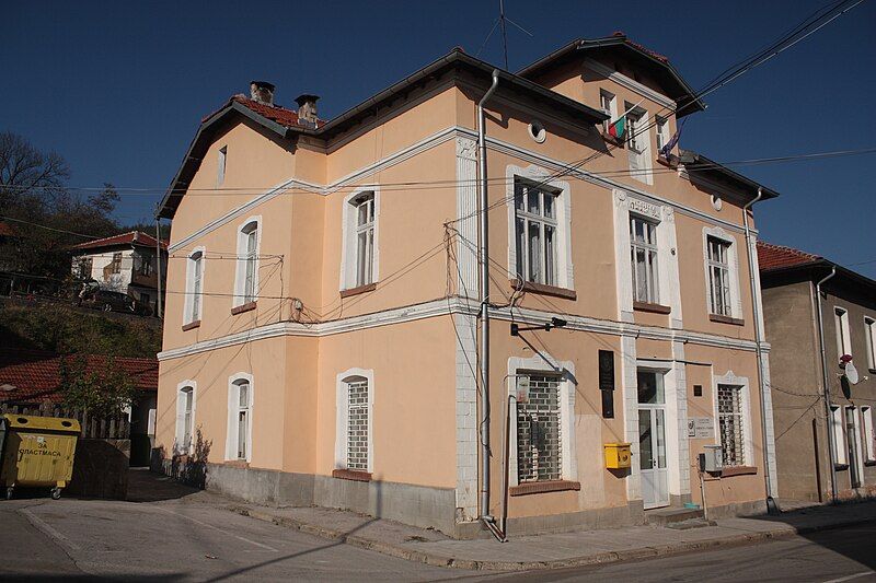 File:Shipkovo townhall.JPG