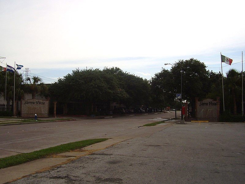 File:SierraVistaApartmentsGulfton.JPG