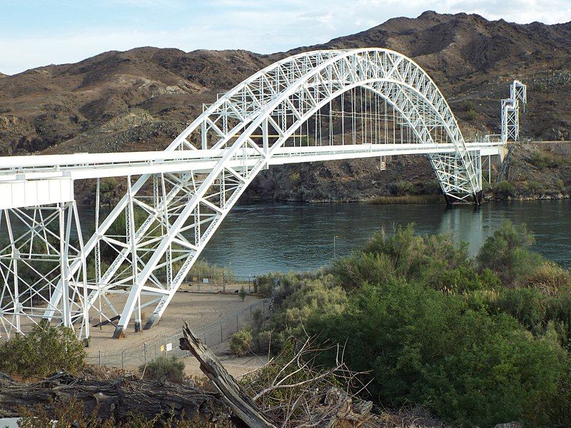 File:Topock-Old Trails Bridge-1914-2.jpg