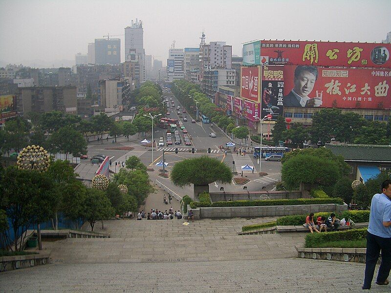 File:Yichang-looking-down-from-the-station-4776.jpg