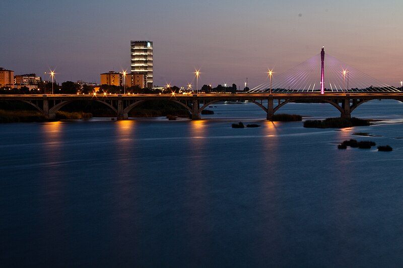 File:Atardecer en Badajoz.jpg