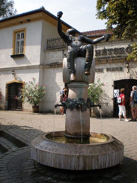 File:Bacchus-Brunnen Tokaj.JPG