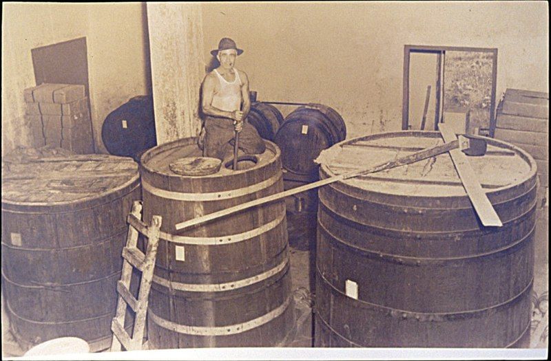 File:Barrels Ron Barrilito.jpg