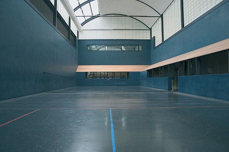 File:Borroughs-Club-tennis-court.jpg