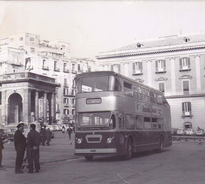 File:Bus a Napoli.jpg